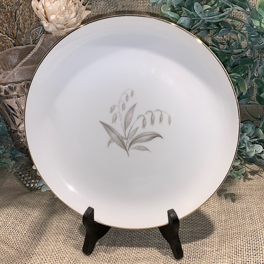 Dinner Plate Golden Rhapsody by KAYSONS Fine Vintage China